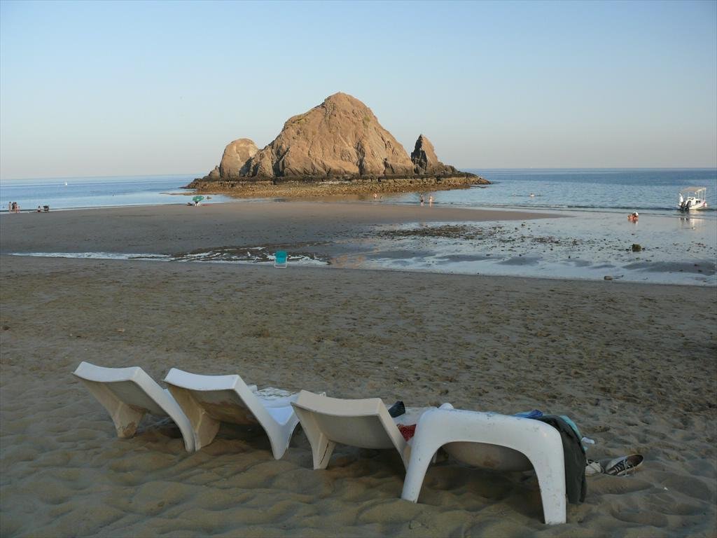 Beachfront hotel resort in Fujairah with mountains in the background