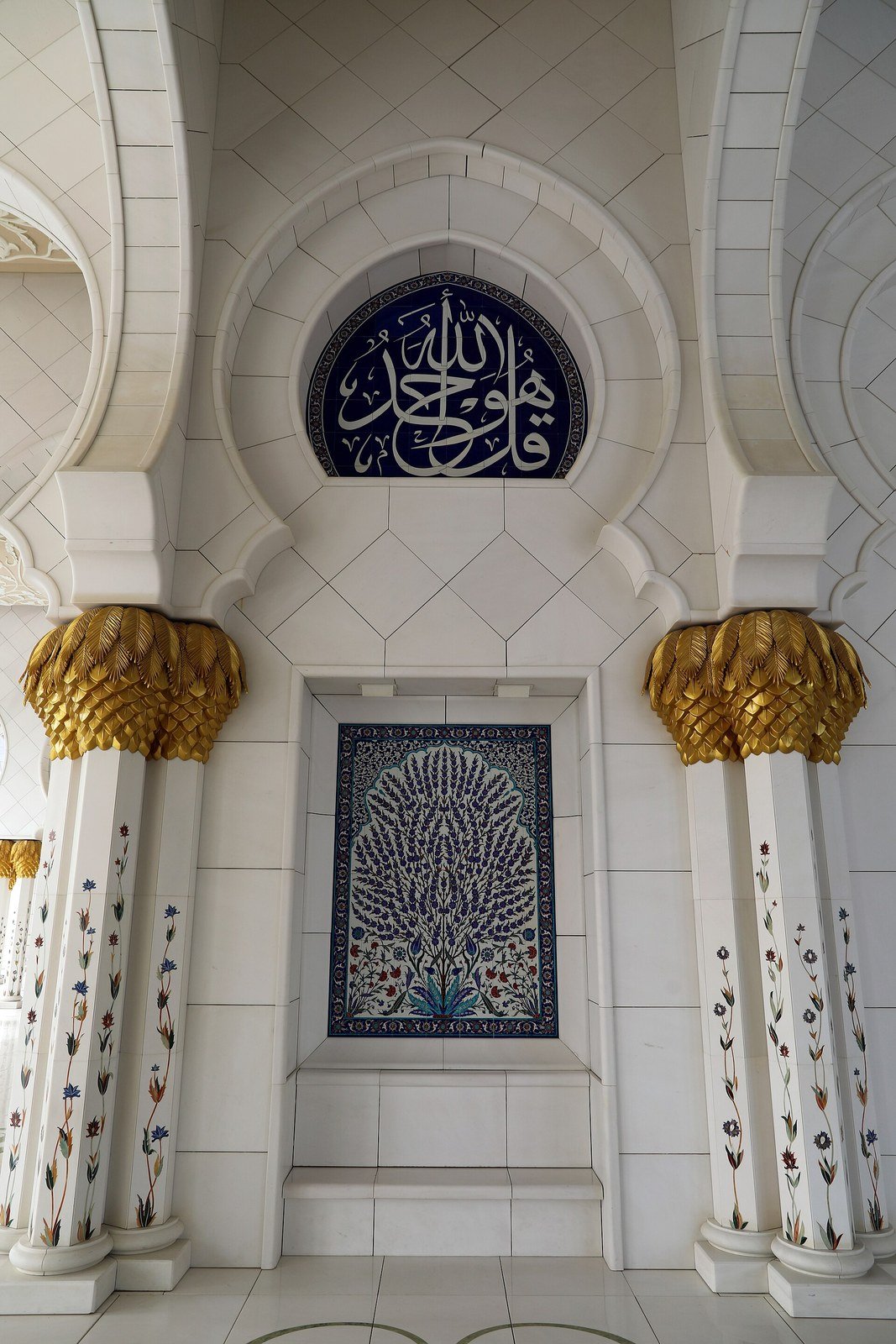 The colonnade of Sheikh Zayed Grand Mosque in Abu Dhabi