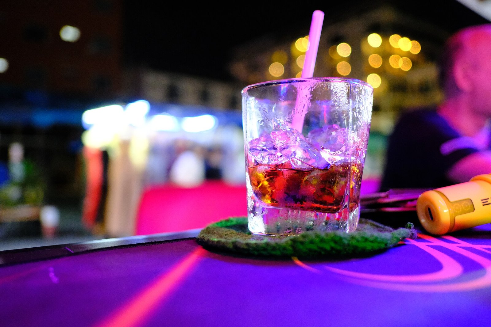 Friends enjoying complimentary drinks at a Dubai ladies night venue